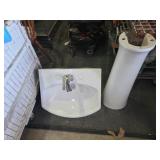Pedestal sink