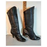 Vtg. Womens knee-high leather boots size ? 9.5