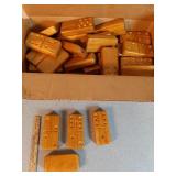 Wood dominoes set