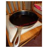 GRISWOLD 11" #8 CAST IRON SKILLET PAN