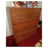 5 DRAWER CHEST DRESSER