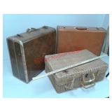 2 vintage Samsonite suitcases / luggage and