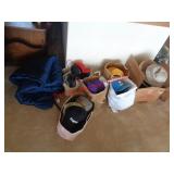 SEVERAL CAPS / HATS & SLEEPING BAG