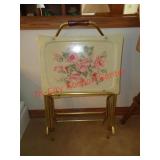 4 VINTAGE TV TRAYS W/ STAND