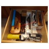 PAMPERED CHEF MEASURE CUP, CARVING SET +++