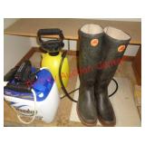 ROUND-UP (1/2 FULL), SZ 10 RUBBER BOOTS, SPRAYER