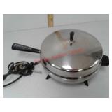 Farberware electric skillet w/ lid tested and