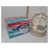 Honeywell cool mist humidifier - like new in box