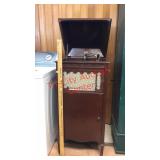 > Pathe Model 110 antique record phonograph player