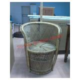 >round wicker chair