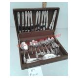 84 piece Oneida Community silverware set in case