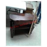 > Vintage wood end table / stand with drawer