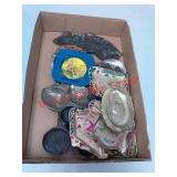 Assortment of metal ashtrays+++