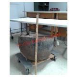 >Antique cast iron kettle pot - one leg broken