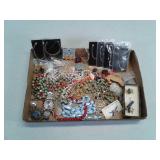 Job lot of jewelry, buttons & more