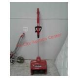 Yard Machines snow Buster Electric snow shovel, 7