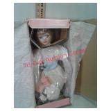 Kingstate the dollcrafter porcelain Lynn  doll in