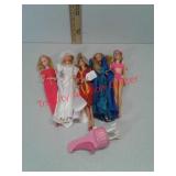 5 Barbies and accessory