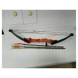 Bear Archery compound bow with Five Arrows