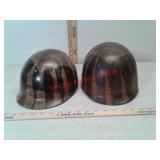 2 plastic toy soldiers helmets