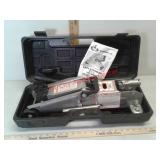 Mac two and a half ton hydraulic jack with