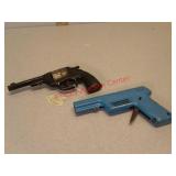 Wyandotte  1934 Red Ranger click pistol and