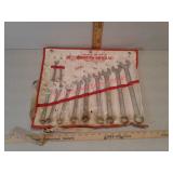 Combination wrench set