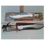 Ranger knife with leather sheath