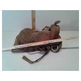 Small horse riding saddle /  youth? / barrel?