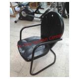 Retro style metal clamshell lawn chair