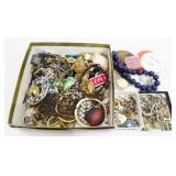 Vintage & Costume Jewelry