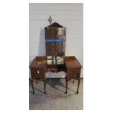 Vanity Table With Mirror