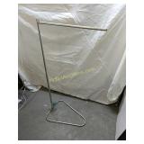 Clothes hanging rack