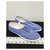 Womens Slip-On Shoes - 9