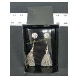 2 pairs of Earrings