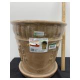 22.75 Acanthus Pot  with Saucer