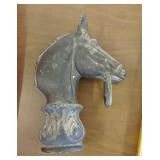 Horse head tie out
