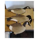 3 geese silloutee decoys