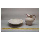 Decorative wash basin & pitcher good condition