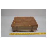 Tackle box with tackle