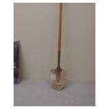 Gilbert Brown,autographed shovel