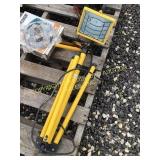 YELLOW TRI-POD WORK LIGHT - WORKS