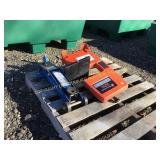 BLACK & DECKER BAND SAW & FLOOR JACK