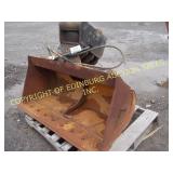 BOBCAT E85 BUCKET WITH TILT