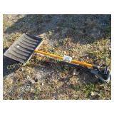 SNOW SHOVELS