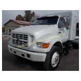 2002 FORD F-750 S/A W/ SLEEPER CAB & GOOSE NECK AN