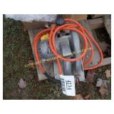 BLACK & DECKER HEAVY DUTY SAW