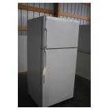 GENERAL ELECTRIC REFRIGERATOR WITH FREEZER