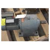PALLET LOT OF ELECTRIC MOTORS AND GEAR REDUCTION