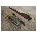 36" RIDGID PIPE WRENCH & (4) TIN SNIPS
